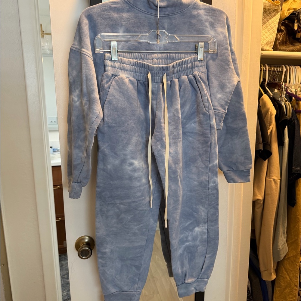 Pop flex. Light Blue Tie-Dye Sweatshirt & Jogger Set